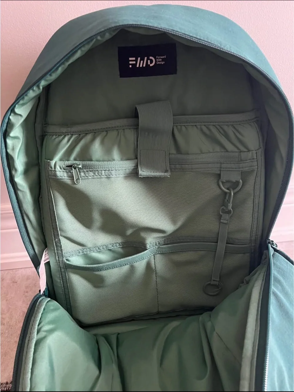 backpack - Picture 2 of 4